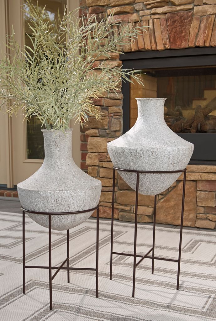 Estonbank 28 Inch Vase In Distressed Cream A2000747