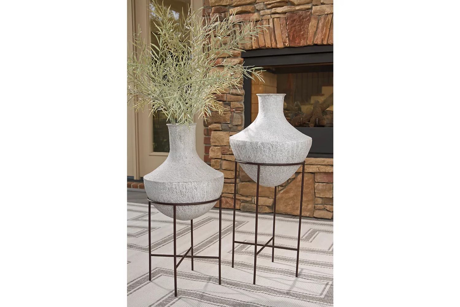 Estonbank Vase Set In Distressed Cream A2000747A1