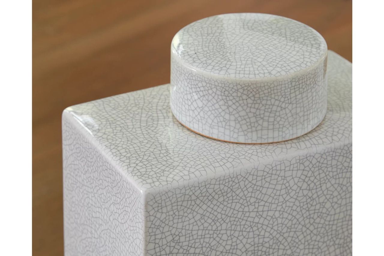 Haddworth Jar In Antique White A2000779
