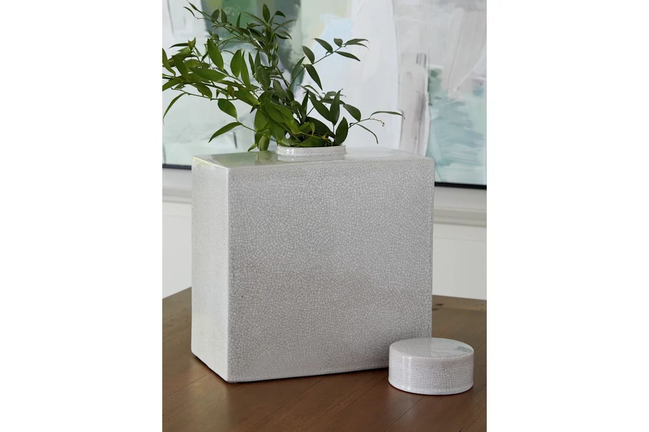 Haddworth Jar In Antique White A2000780
