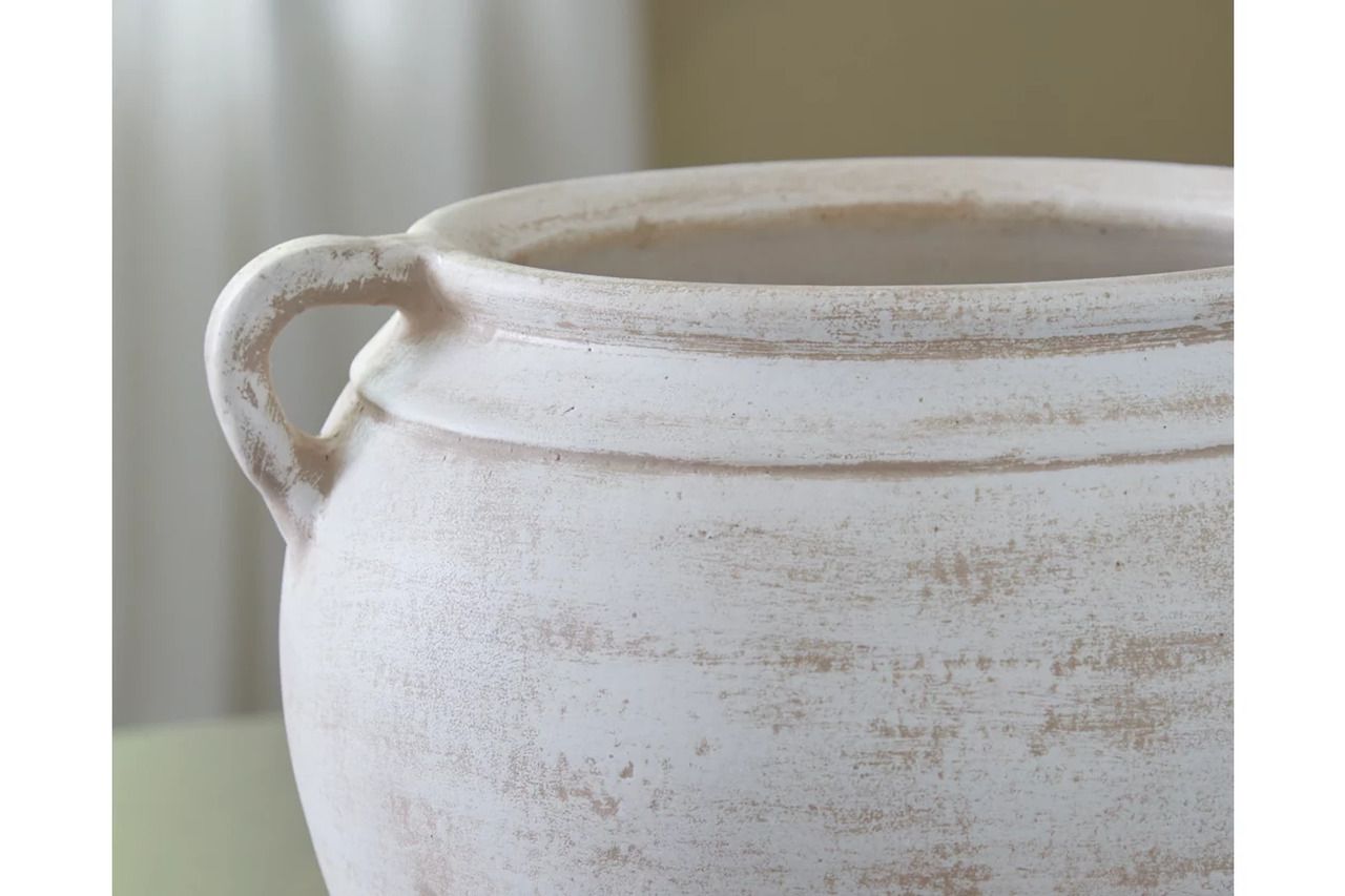 Meadie Vase In Distressed White A2000787