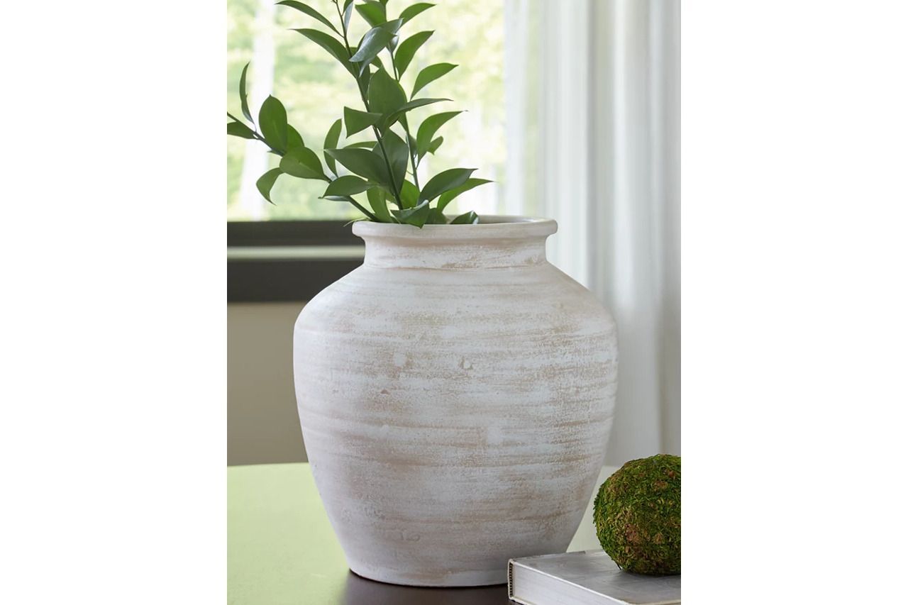 Meadie Vase In Distressed White A2000788