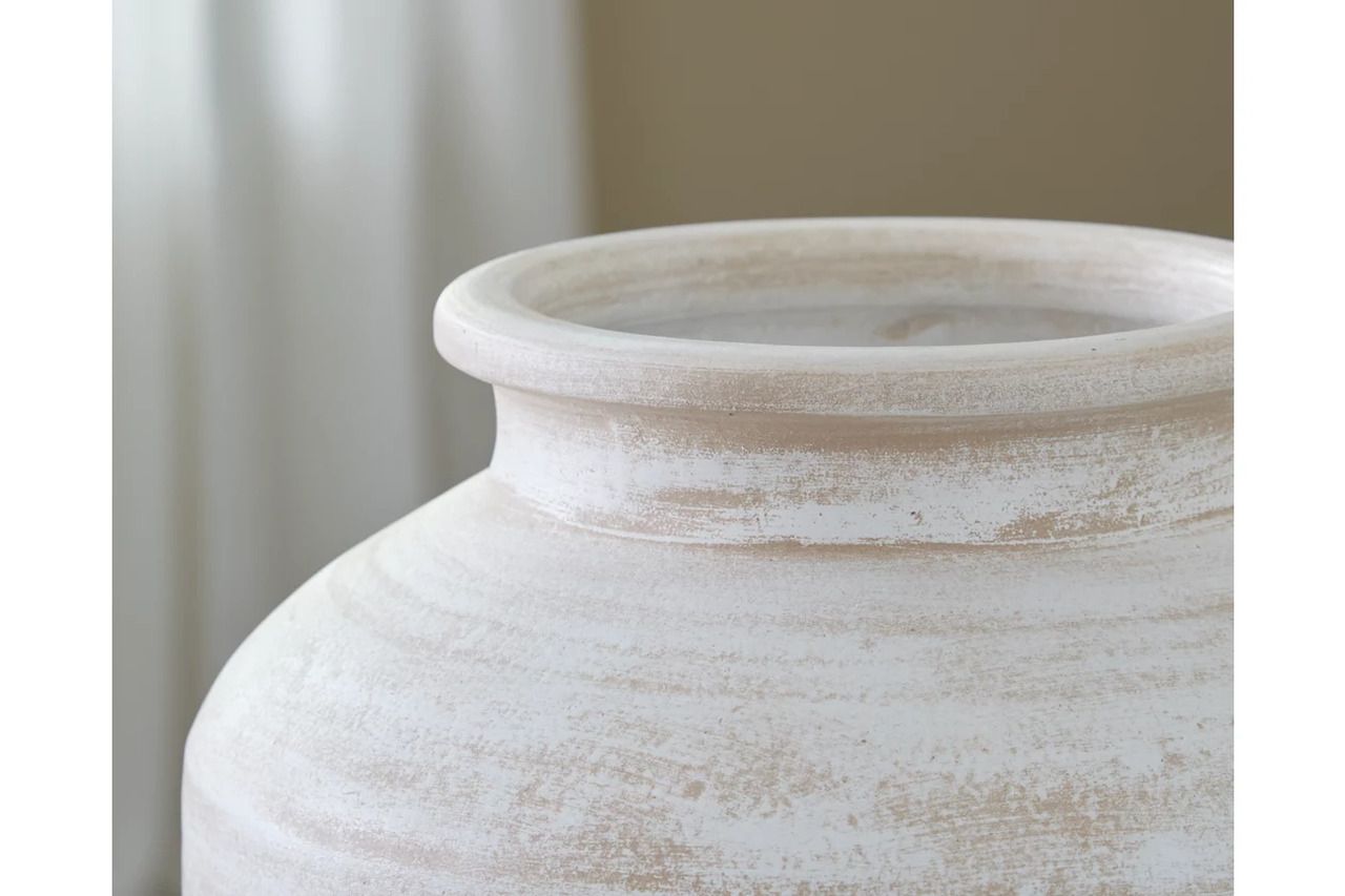 Meadie Vase In Distressed White A2000788