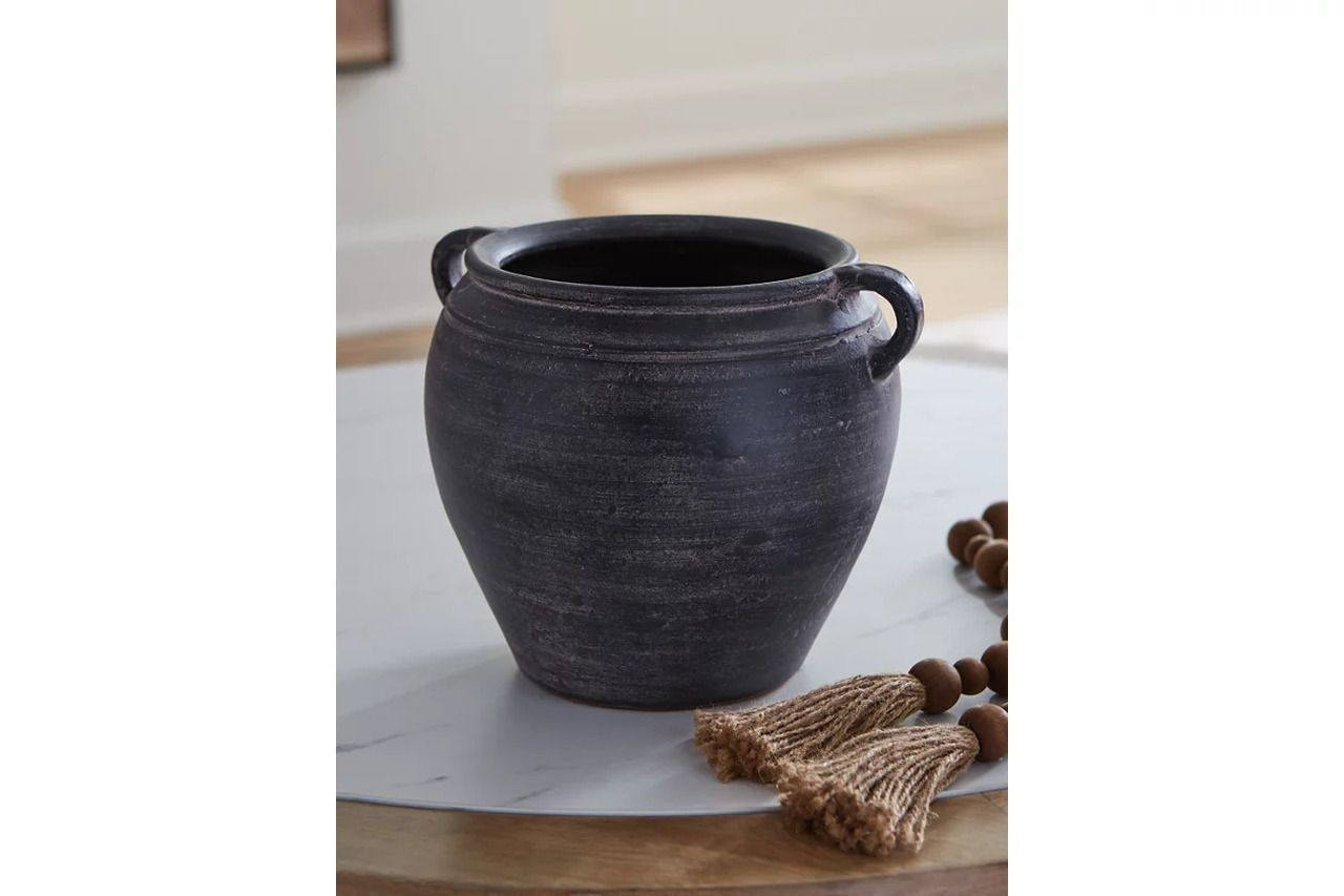 Meadie Vase In Distressed Black A2000790