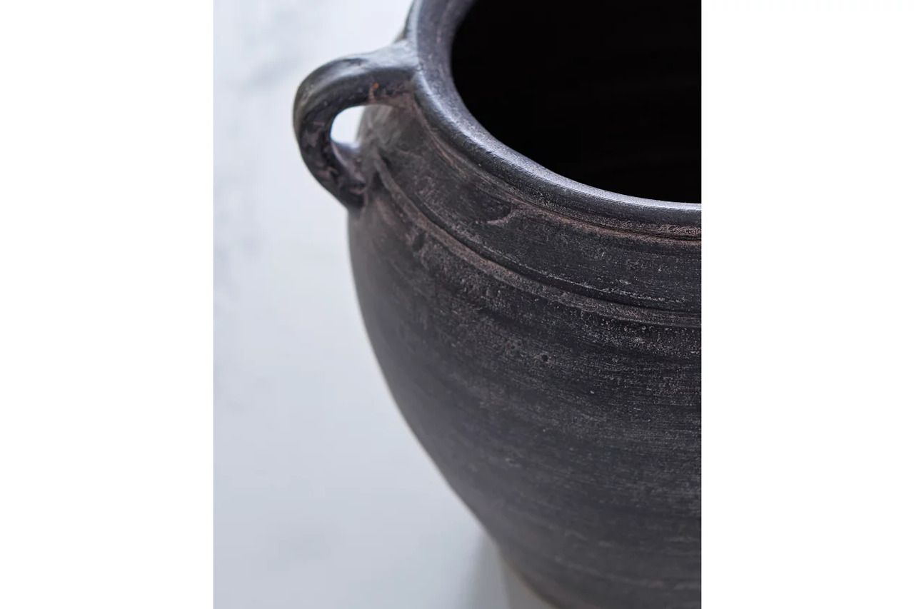 Meadie Vase In Distressed Black A2000790