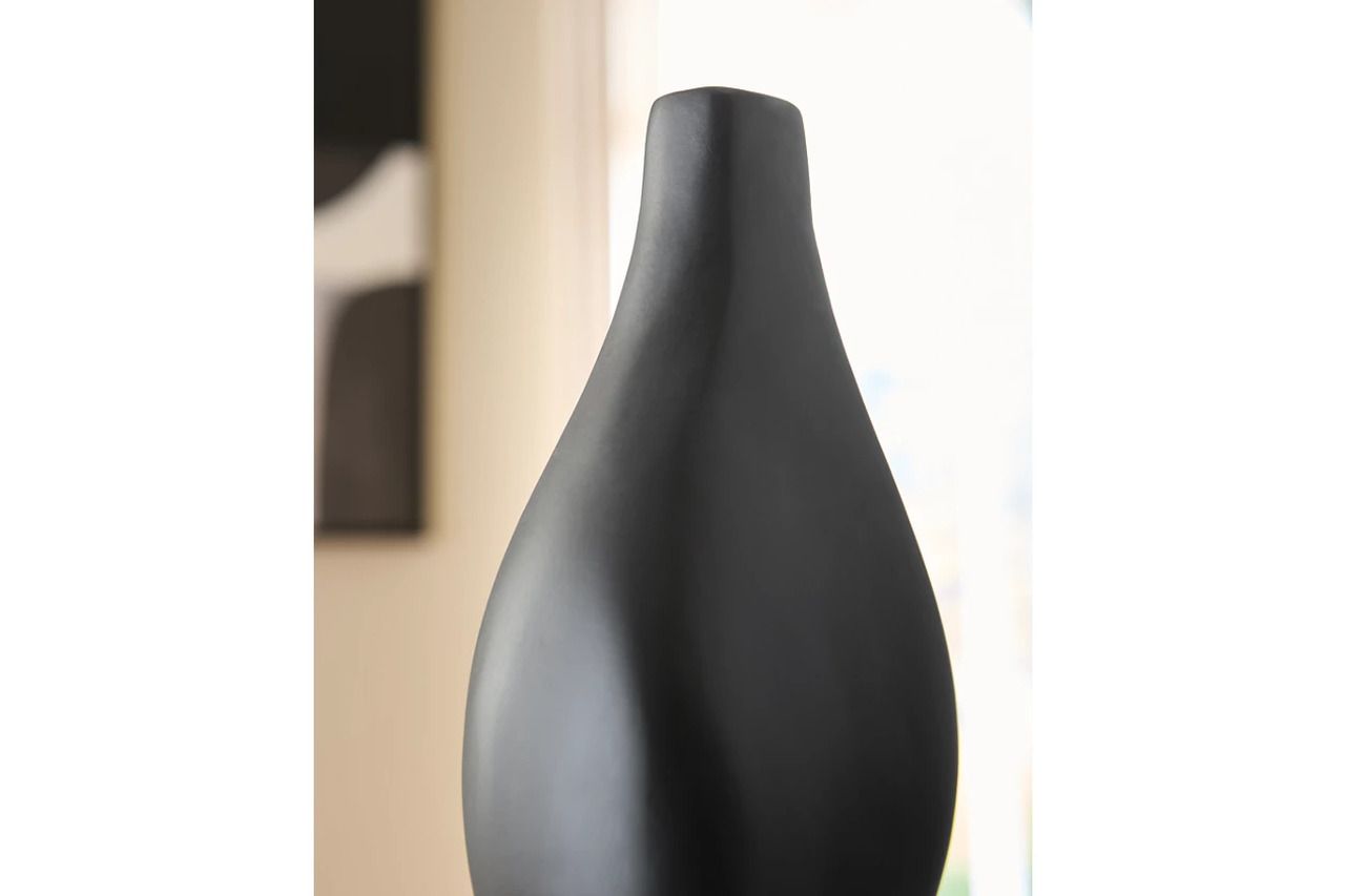 Judsen Small Vase In Black A2000835