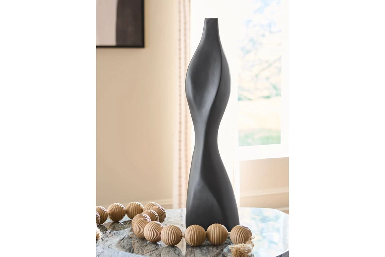 Judsen Large Vase In Black A2000836