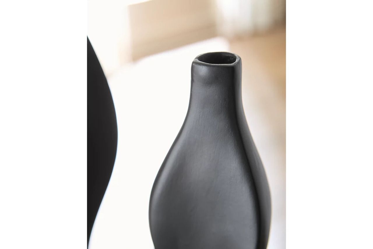 Judsen Large Vase In Black A2000836