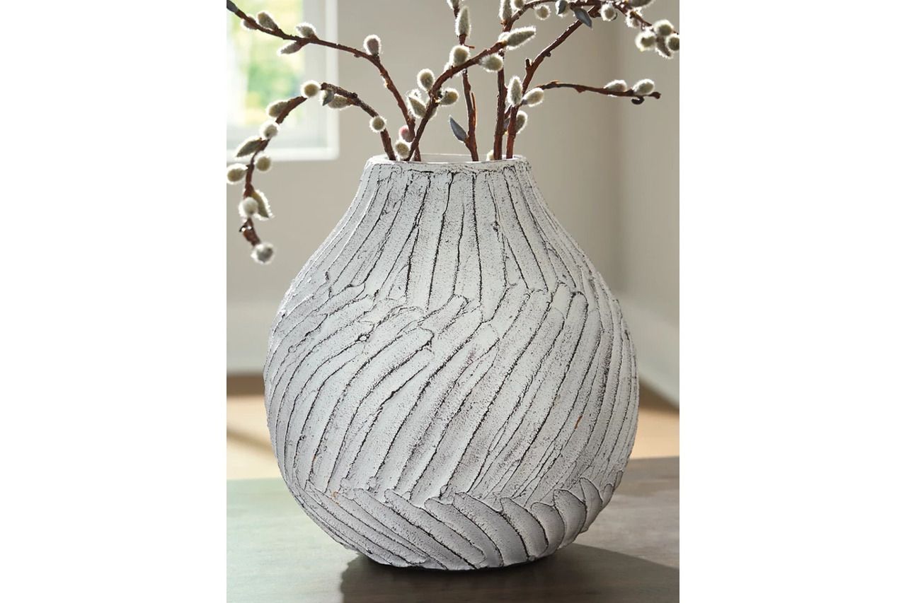Shelvie Small Vase In Distressed White A2000848