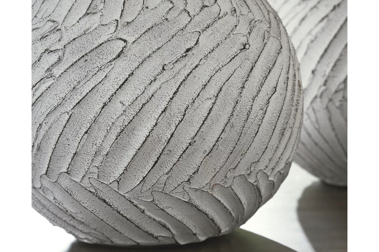 Shelvie Small Vase In Distressed White A2000848