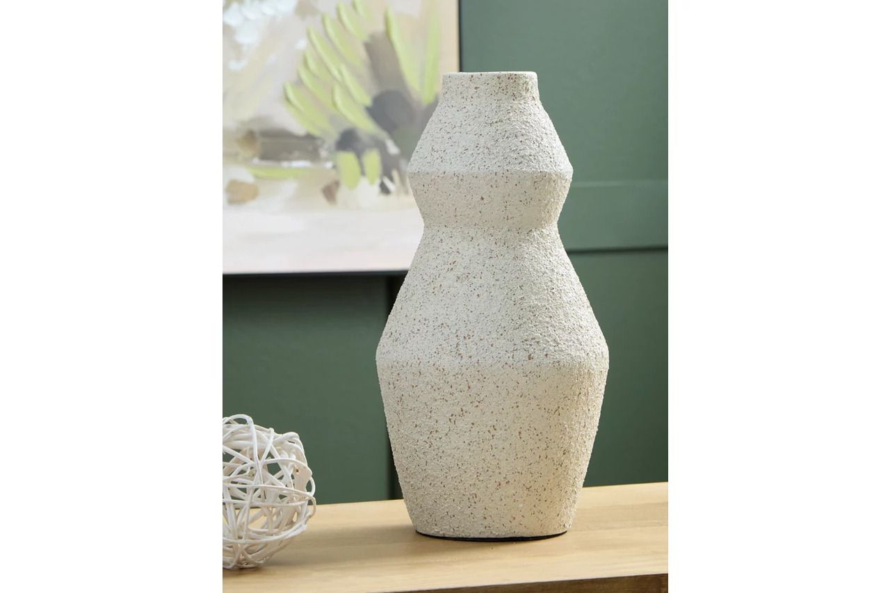 Dawthorne Small Vase In Cream A2000850