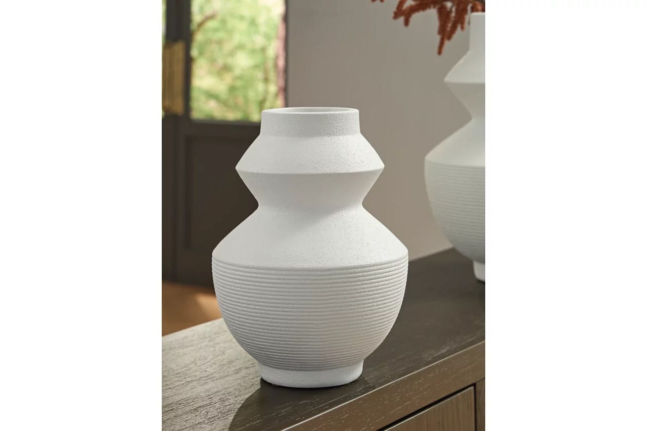 Naveen Small Vase In White A2000870