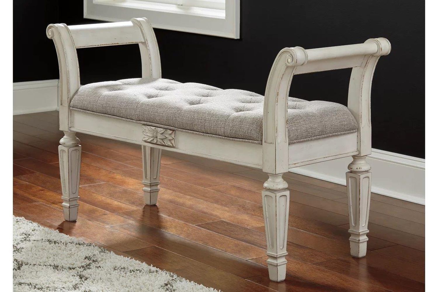 Realyn Accent Bench In Antique White A3000157