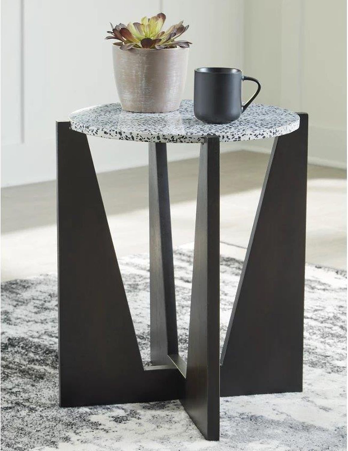 Tellrich Accent Table In Black and White A4000616