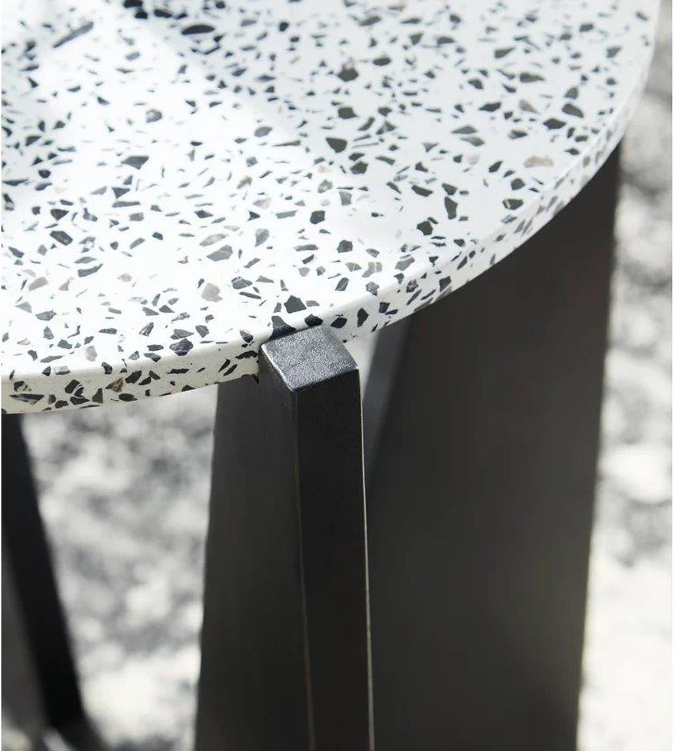 Tellrich Accent Table In Black and White A4000616