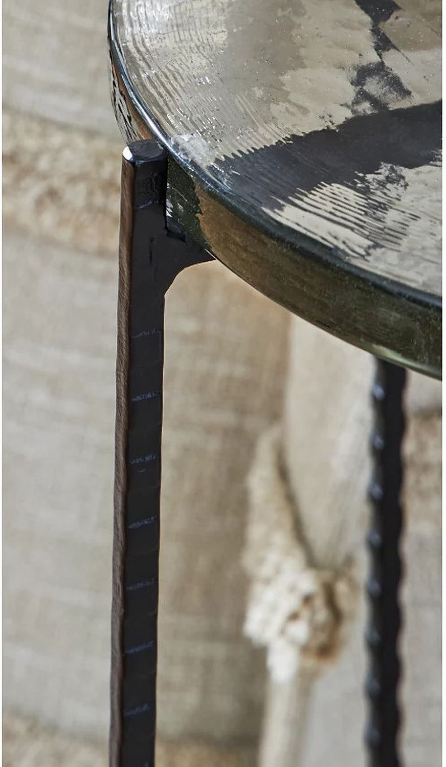 Newgoren Accent Table In Black and Clear A4000631