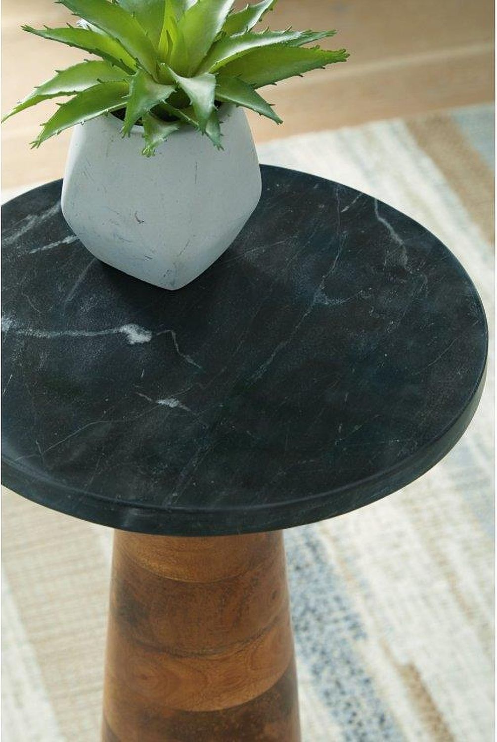 Quinndon Accent Table In Brown and Black A4000633
