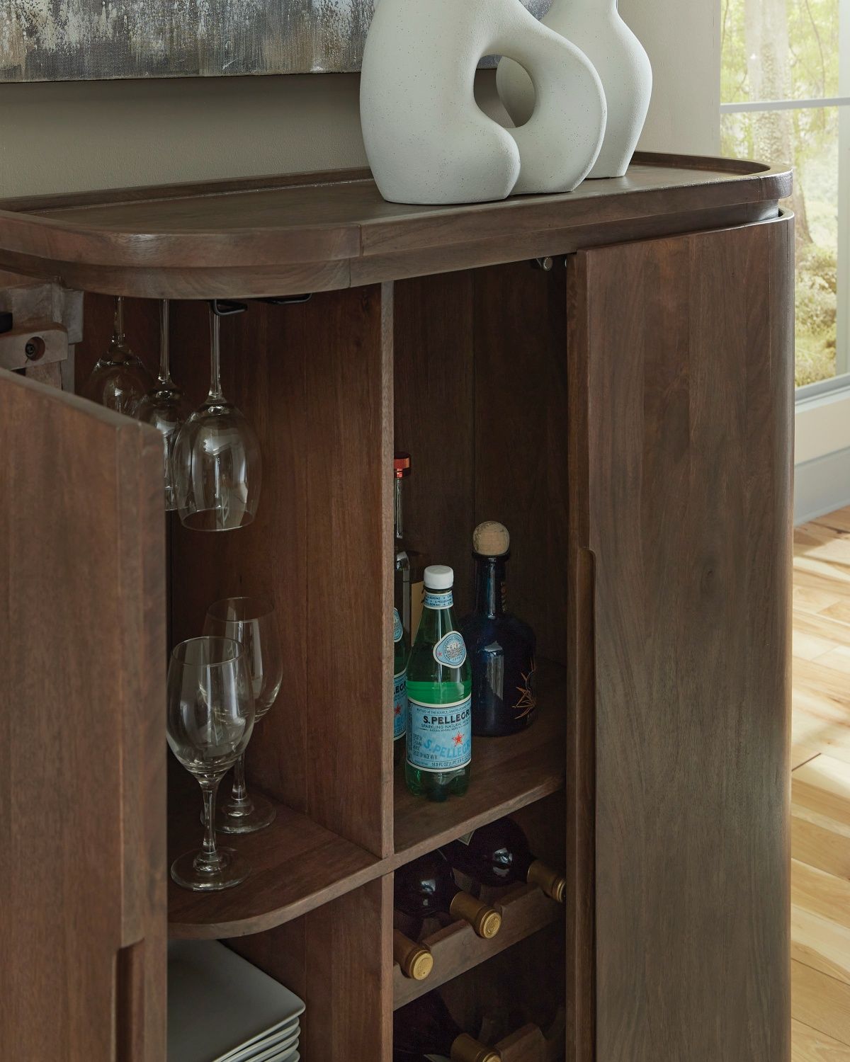 Landermont Bar Cabinet In Medium Brown A4000697