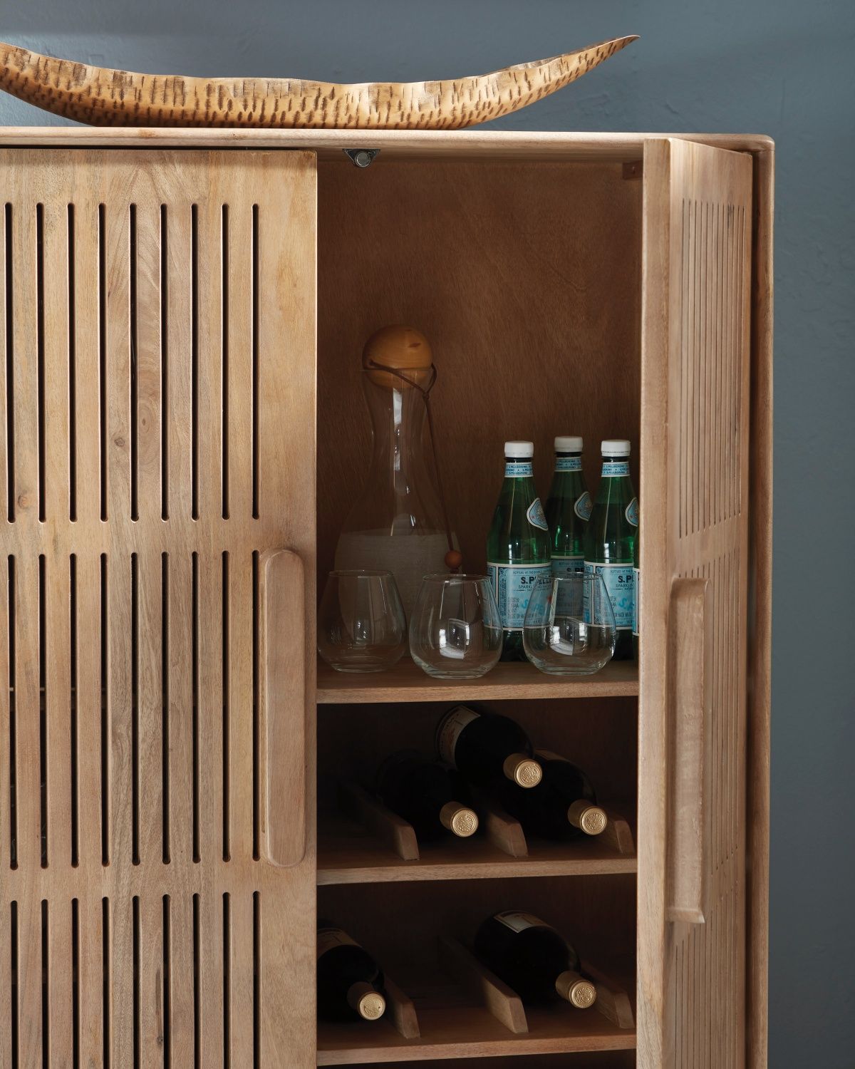Pellamour Bar Cabinet In Natural Brown A4000698