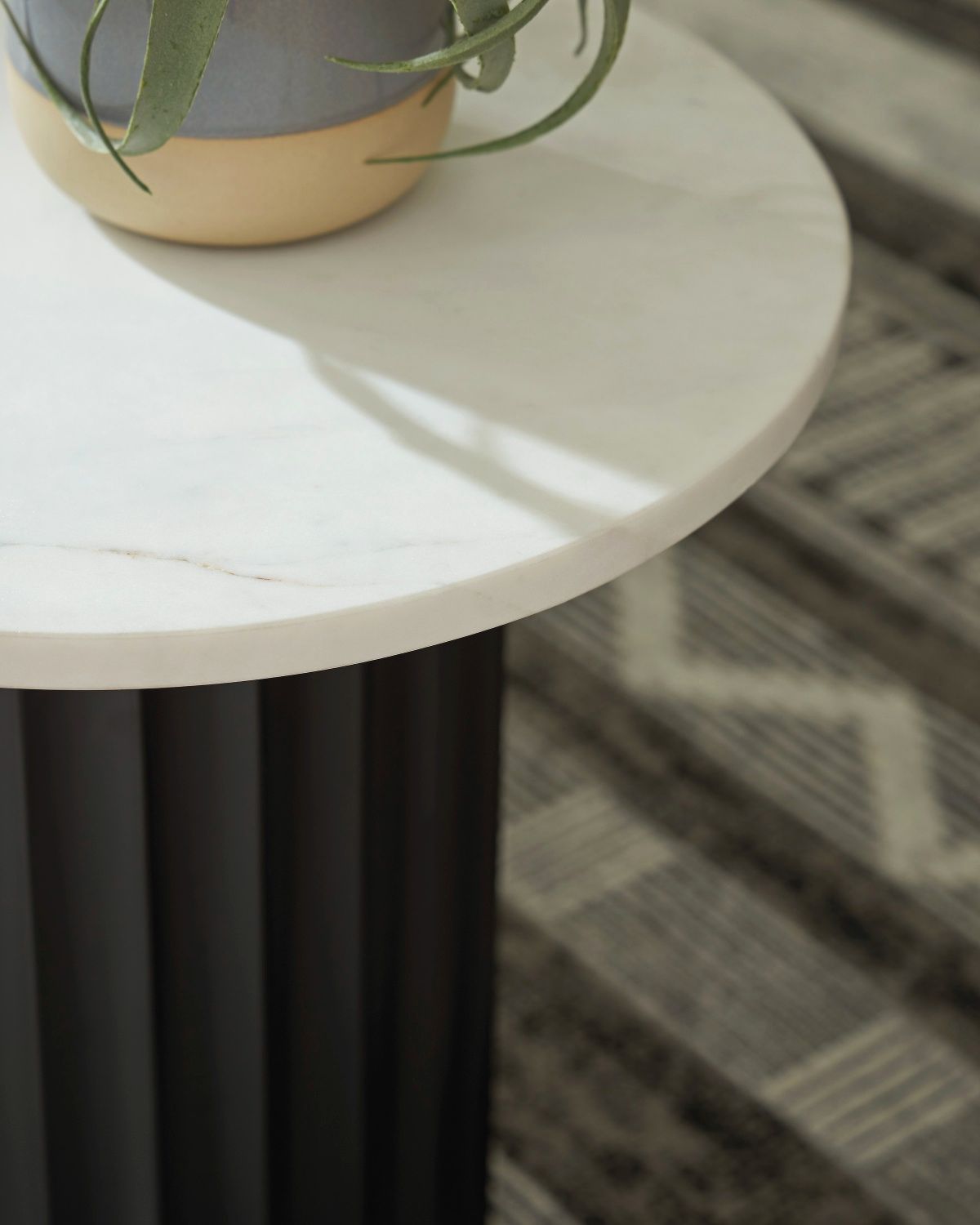 Wainstone Accent Table In Black and White A4000724