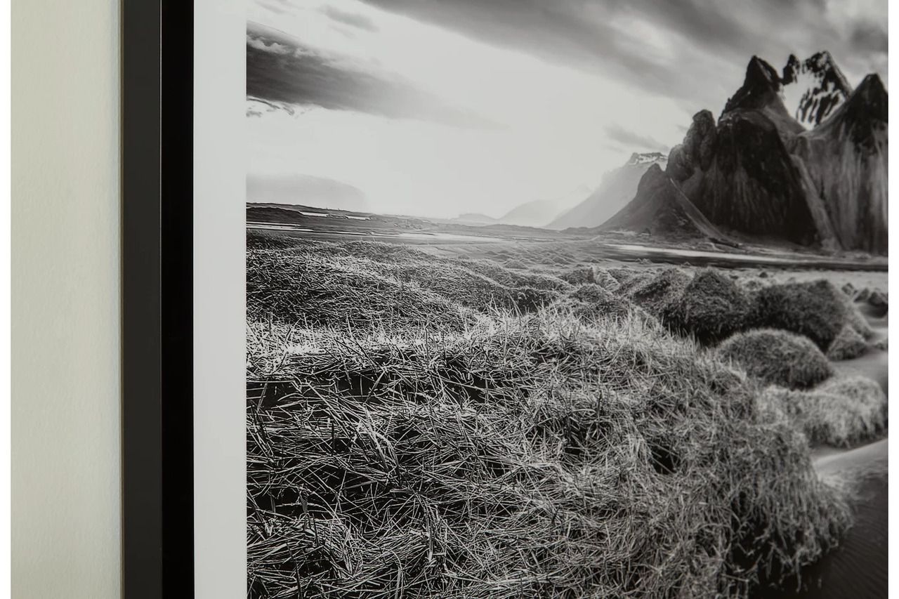 Delstone Wall Art In Black and White A8000424