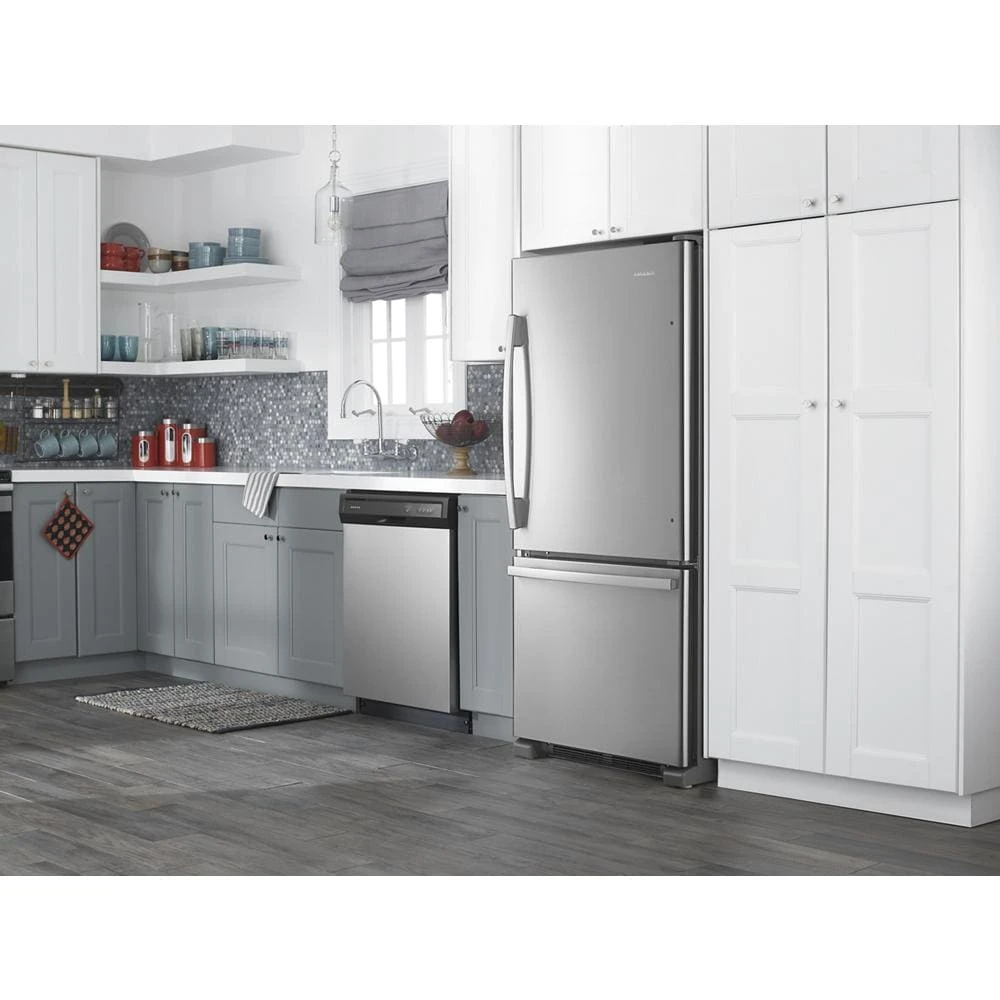 29-inch Wide Bottom-Freezer Refrigerator with EasyFreezer Pull-Out Drawer -- 18 cu. ft. Capacity view 16