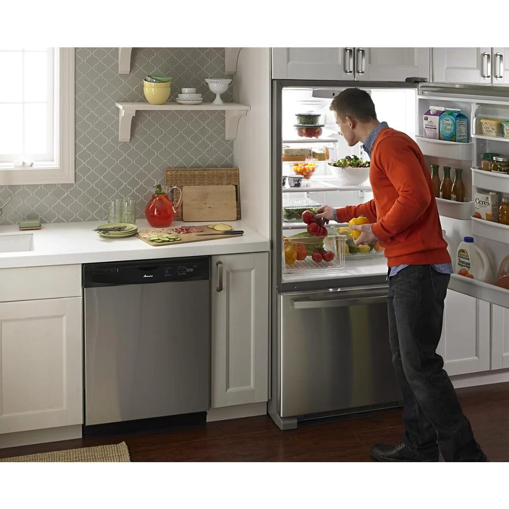33-inch Wide Bottom-Freezer Refrigerator with EasyFreezer Pull-Out Drawer - 22 cu. ft. Capacity view 12