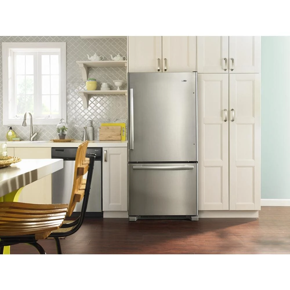33-inch Wide Bottom-Freezer Refrigerator with EasyFreezer Pull-Out Drawer - 22 cu. ft. Capacity view 16