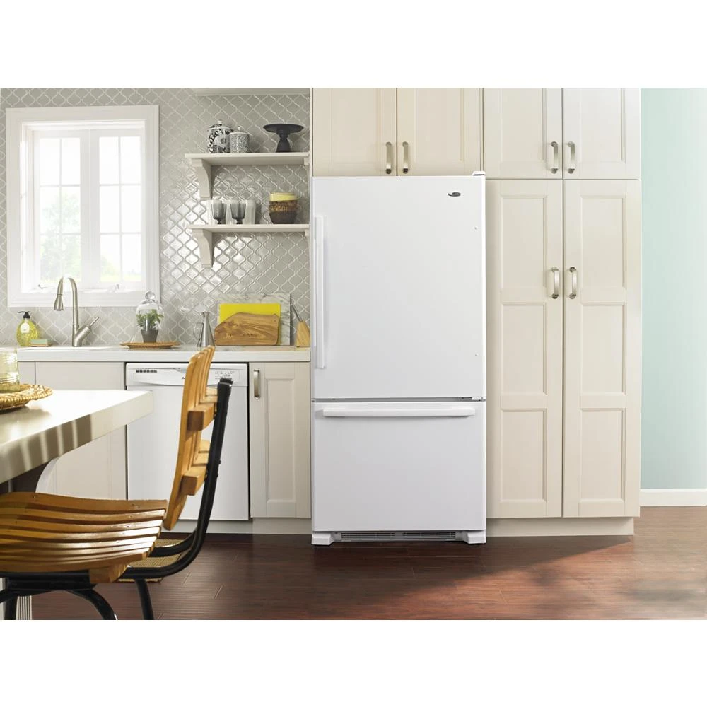 33-inch Wide Bottom-Freezer Refrigerator with EasyFreezer Pull-Out Drawer - 22 cu. ft. Capacity view 4