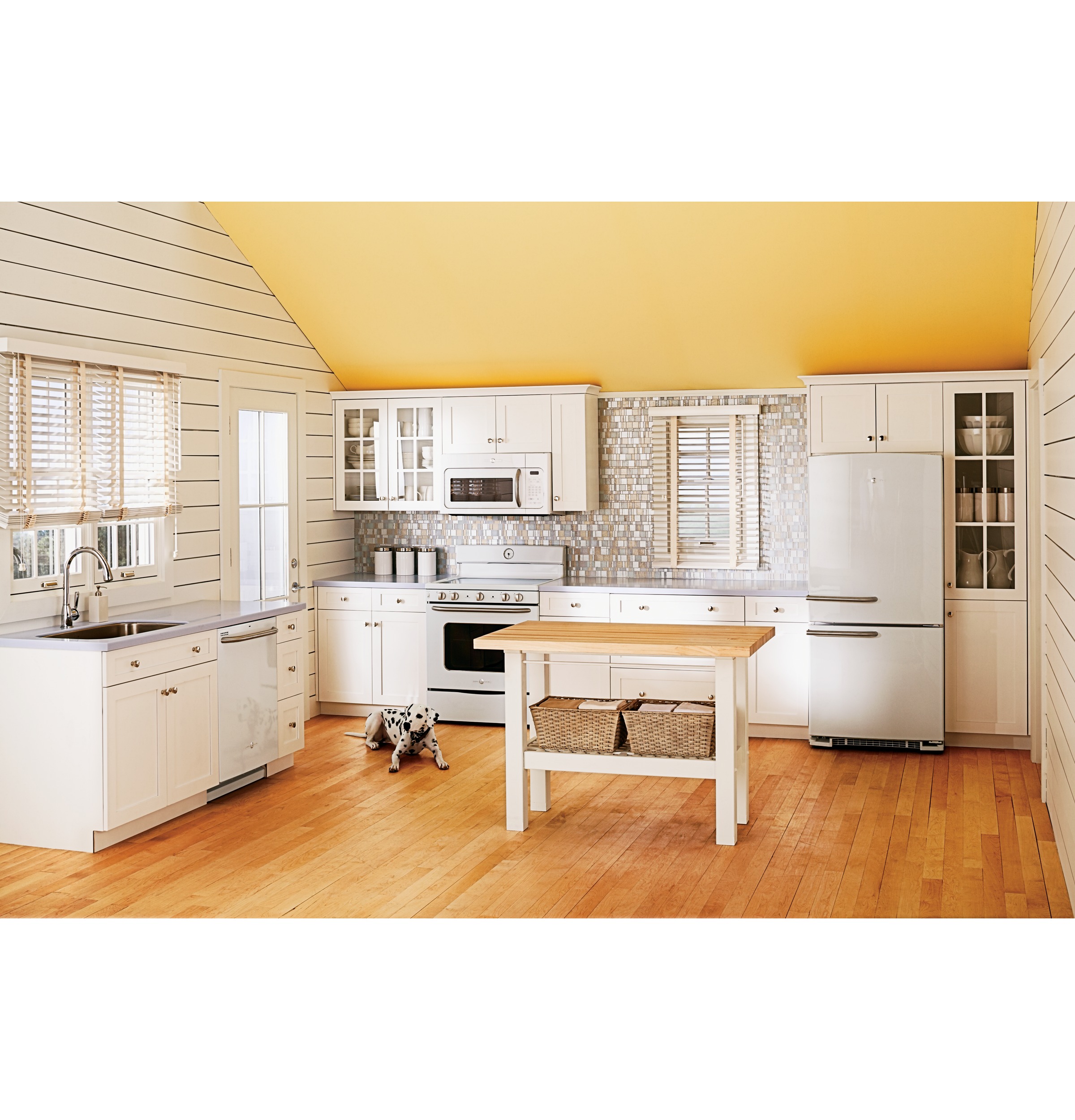 Artistry Series 20.3 Cu. Ft. Bottom Freezer Refrigerator ABE20EGHWS, product image 6 of 21