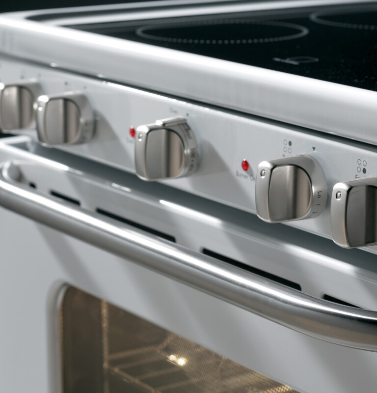 GE Artistry Series 30" Free-Standing Electric Range ABS45DFWS