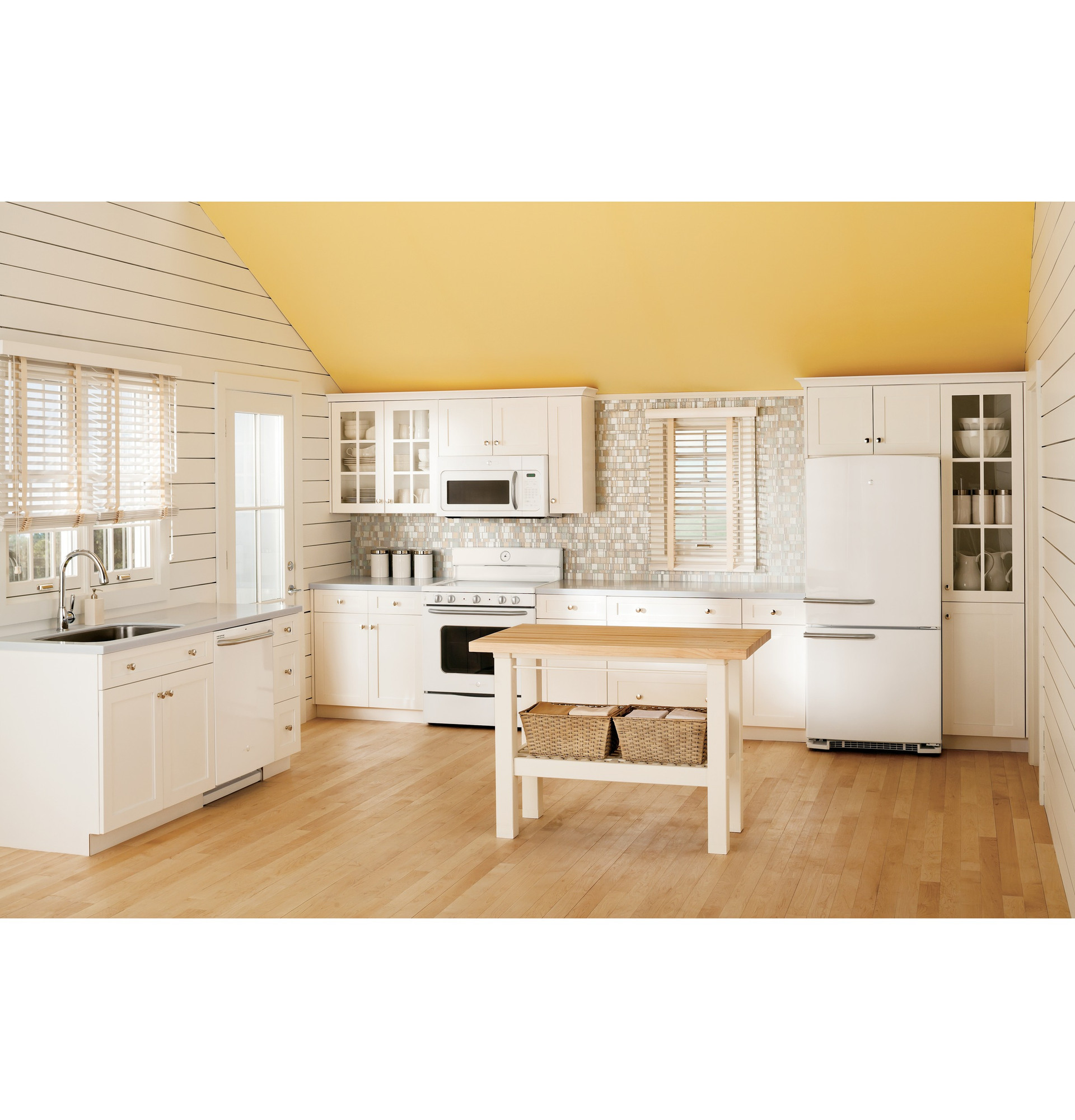 GE Artistry Series 30" Free-Standing Electric Range ABS45DFWS