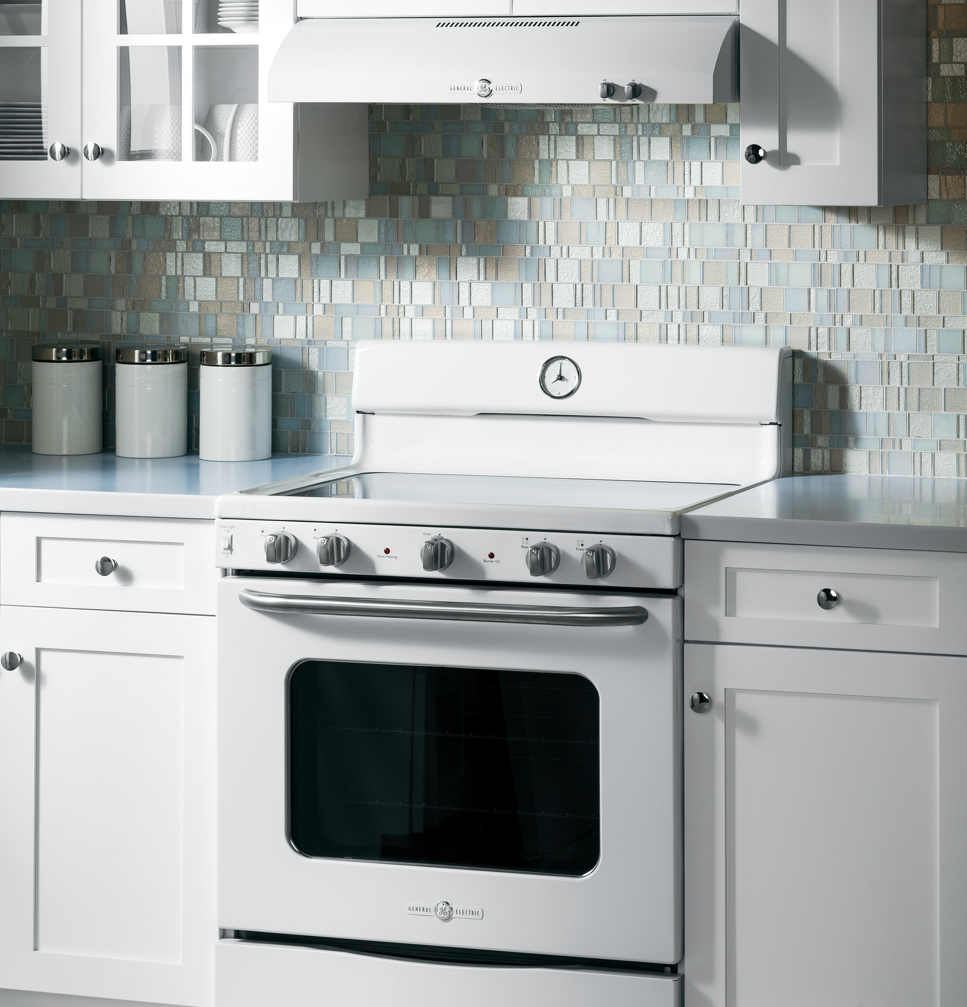 GE Artistry Series 30" Free-Standing Electric Range ABS45DFWS