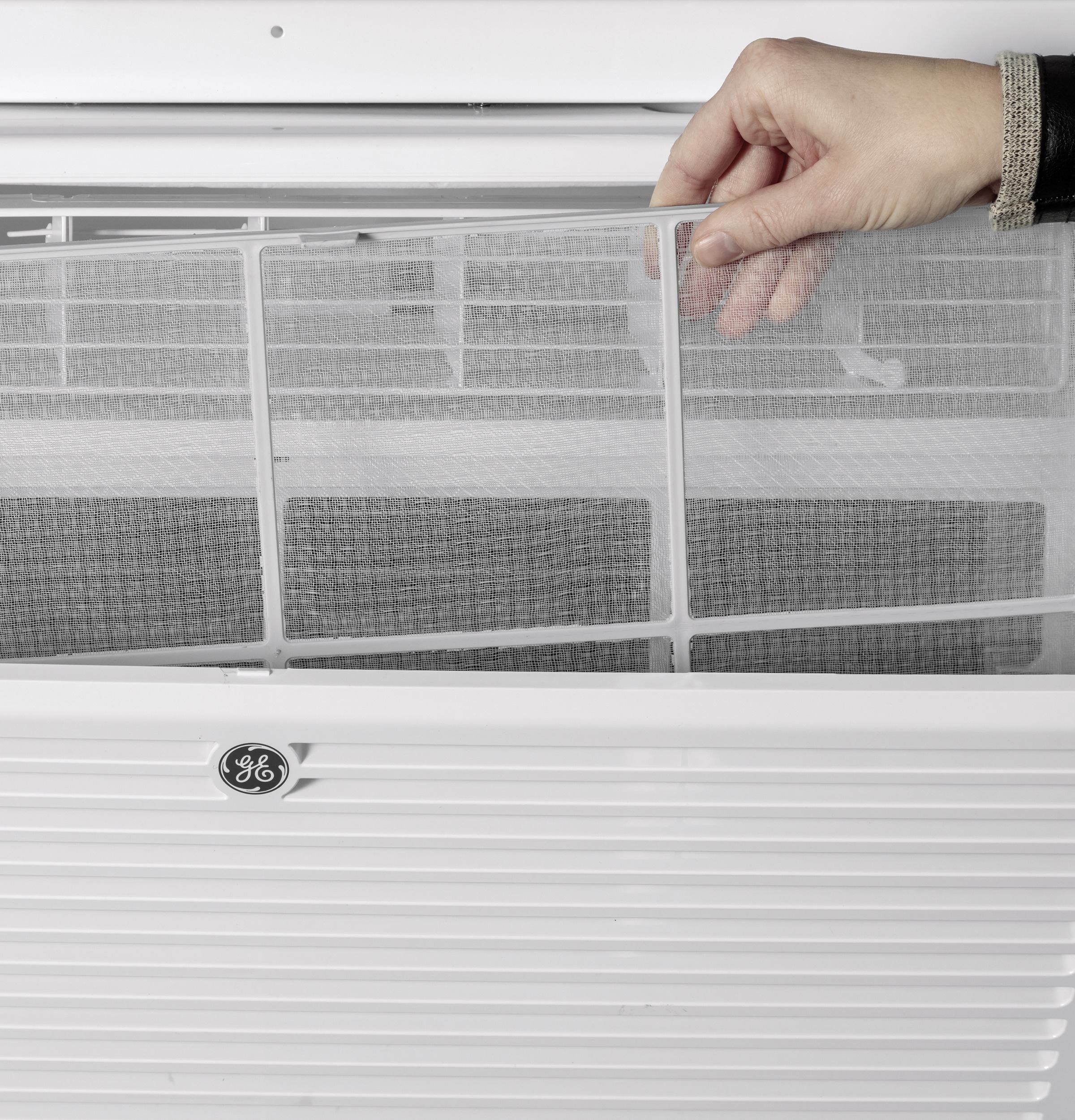 18,000 BTU 230/208 Volt Smart Electronic Window Air Conditioner for Extra-Large Rooms AEG18DZ