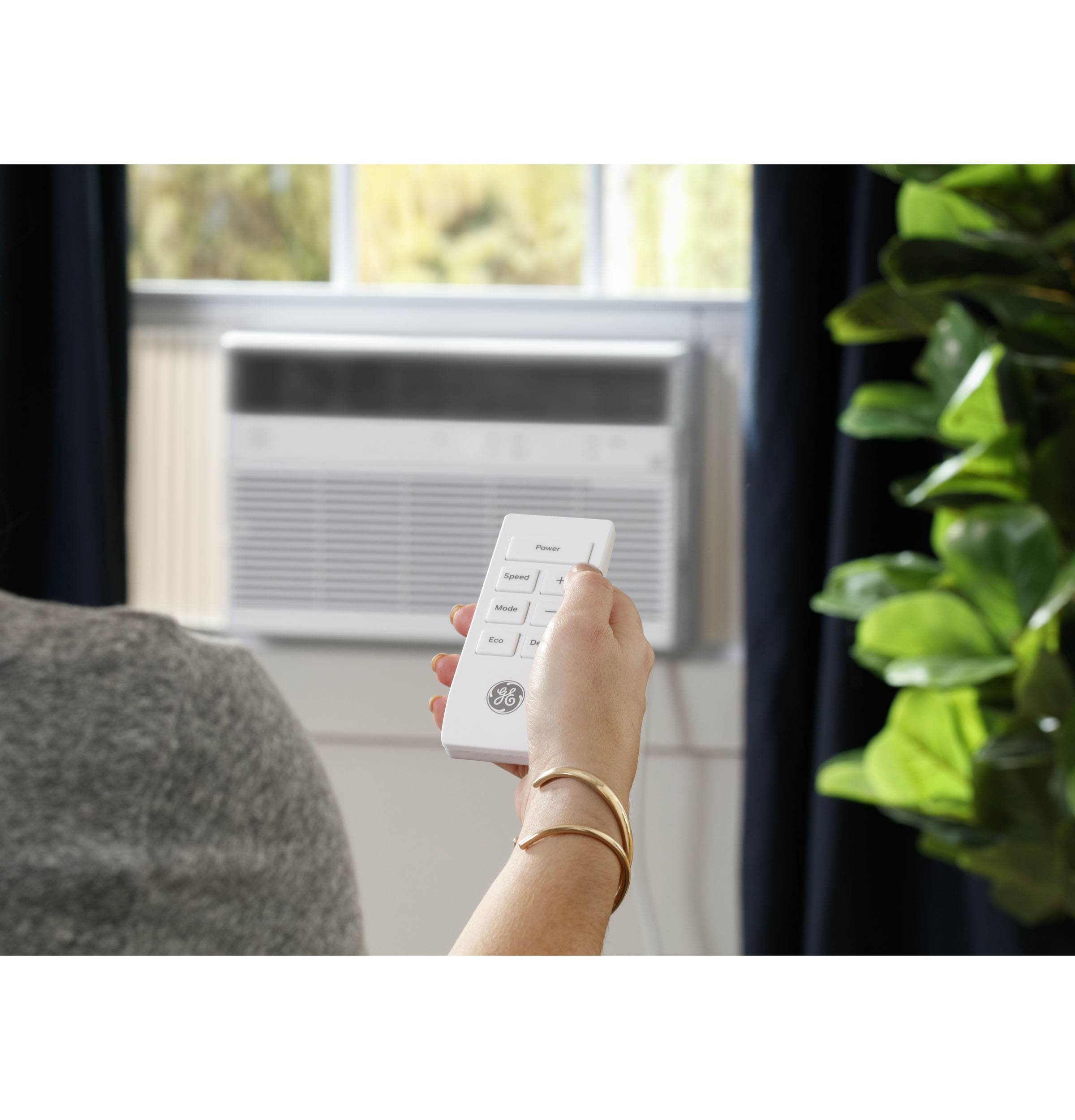 18,300 BTU 230/208 Volt Smart Electronic Window Air Conditioner for Extra-Large Rooms AHTK18BA