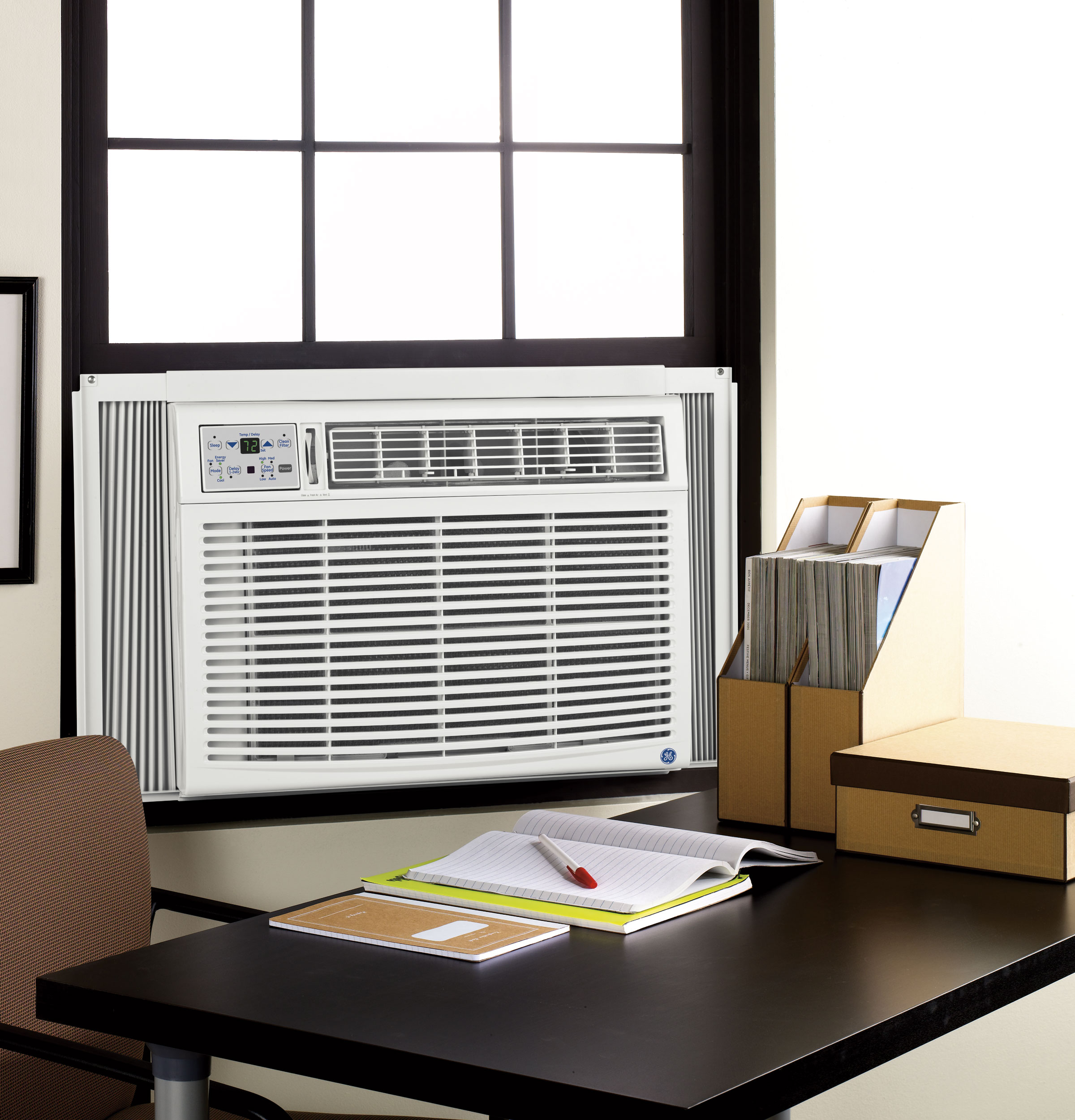 230 Volt Electronic Room Air Conditioner AKW18DN, product image 2 of 4