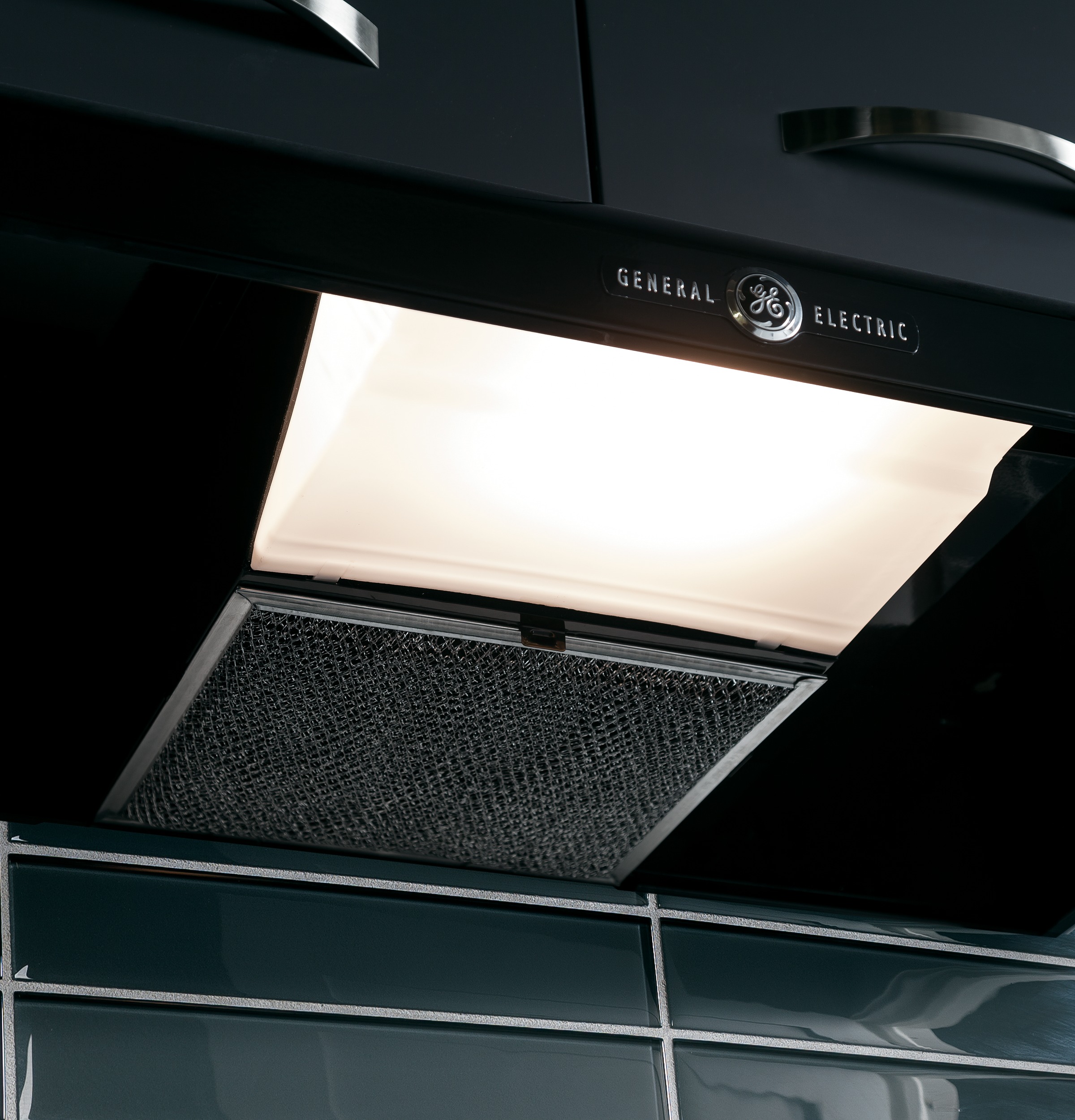 Artistry Series Deluxe Range Hood AV447FBS, product image 2 of 6