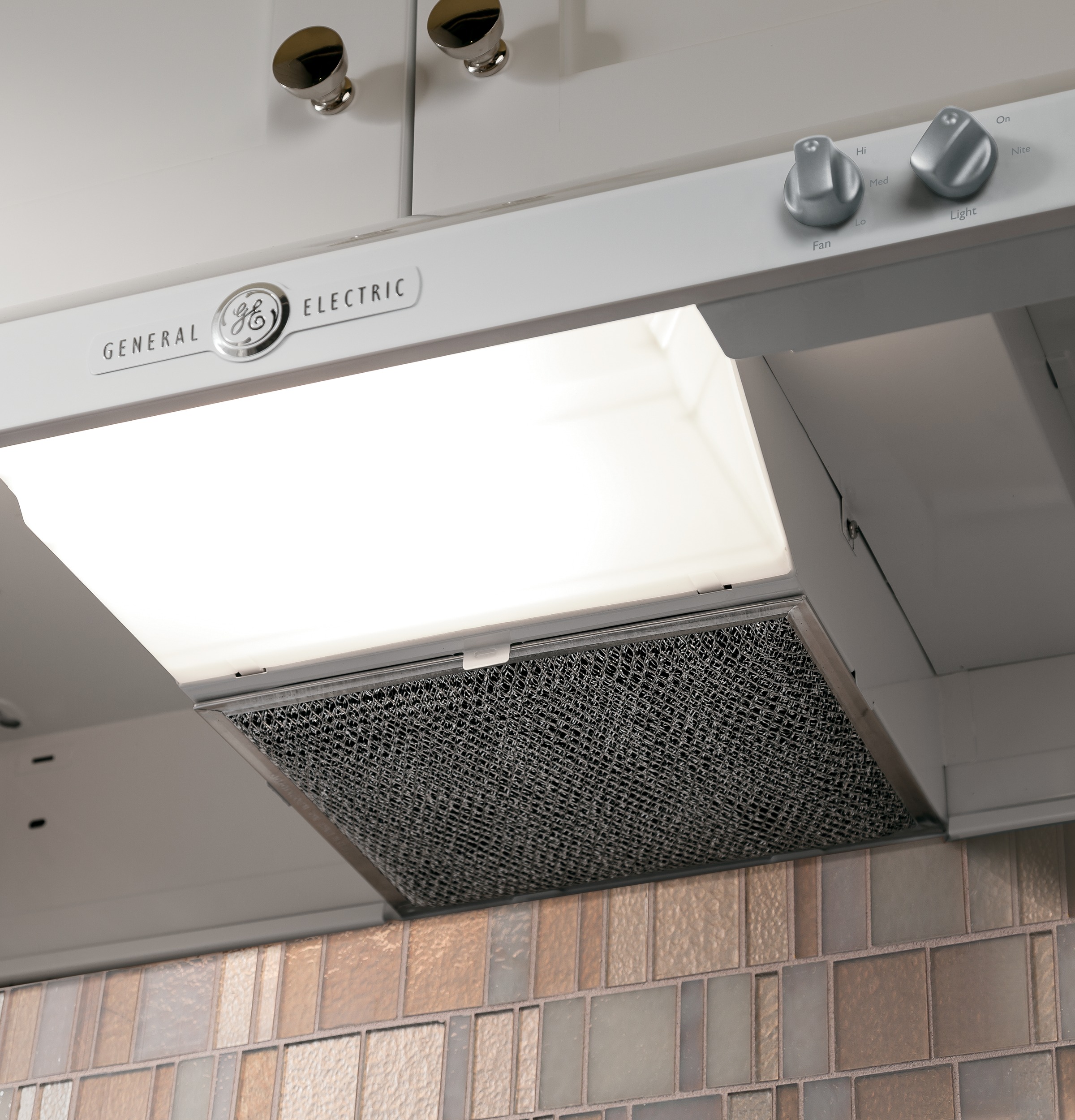 Artistry Series Deluxe Range Hood AV447FWS, product image 3 of 6