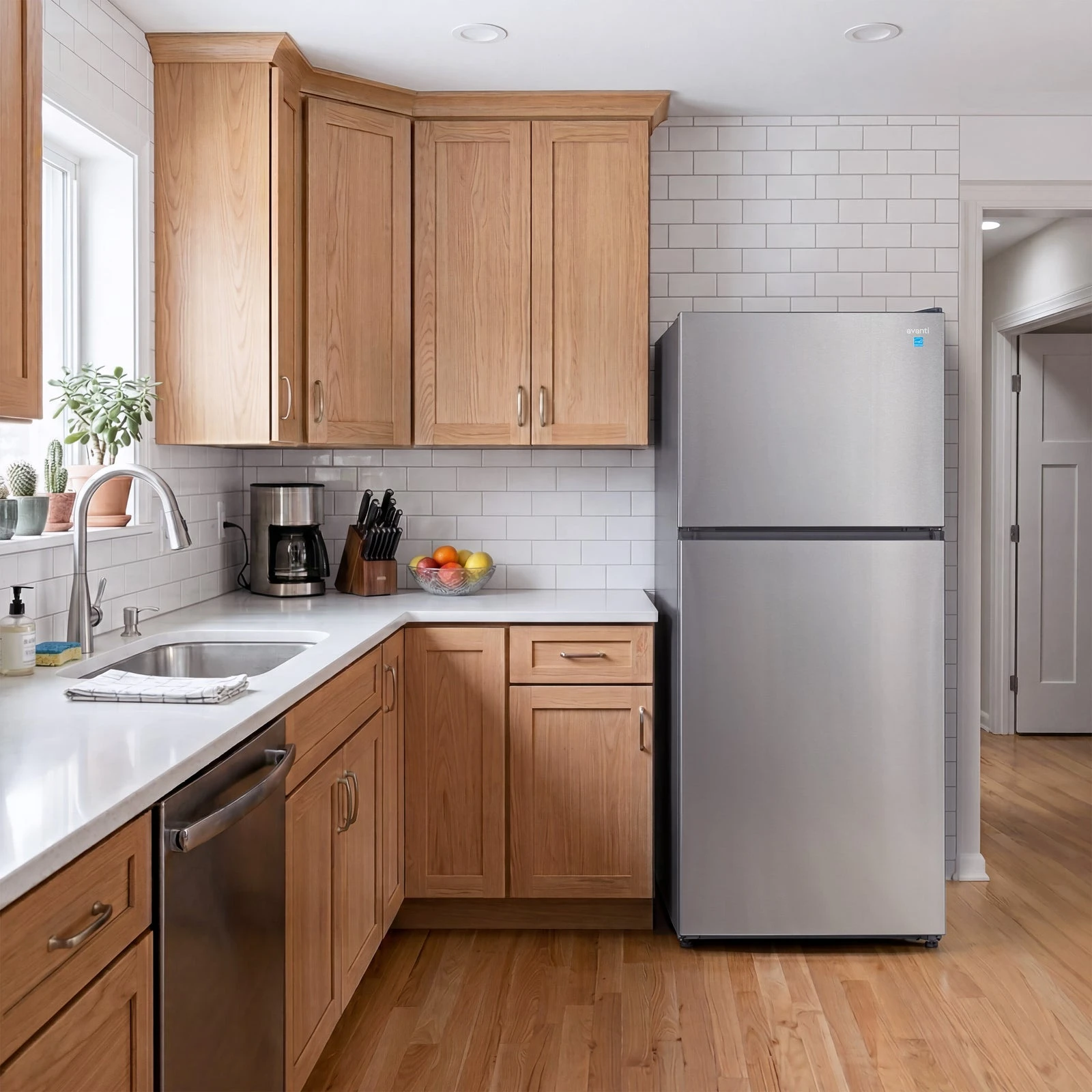 Avanti MaxxSpace Garage-Ready 21 cu. ft. Refrigerator AVFF21DLJM0SS