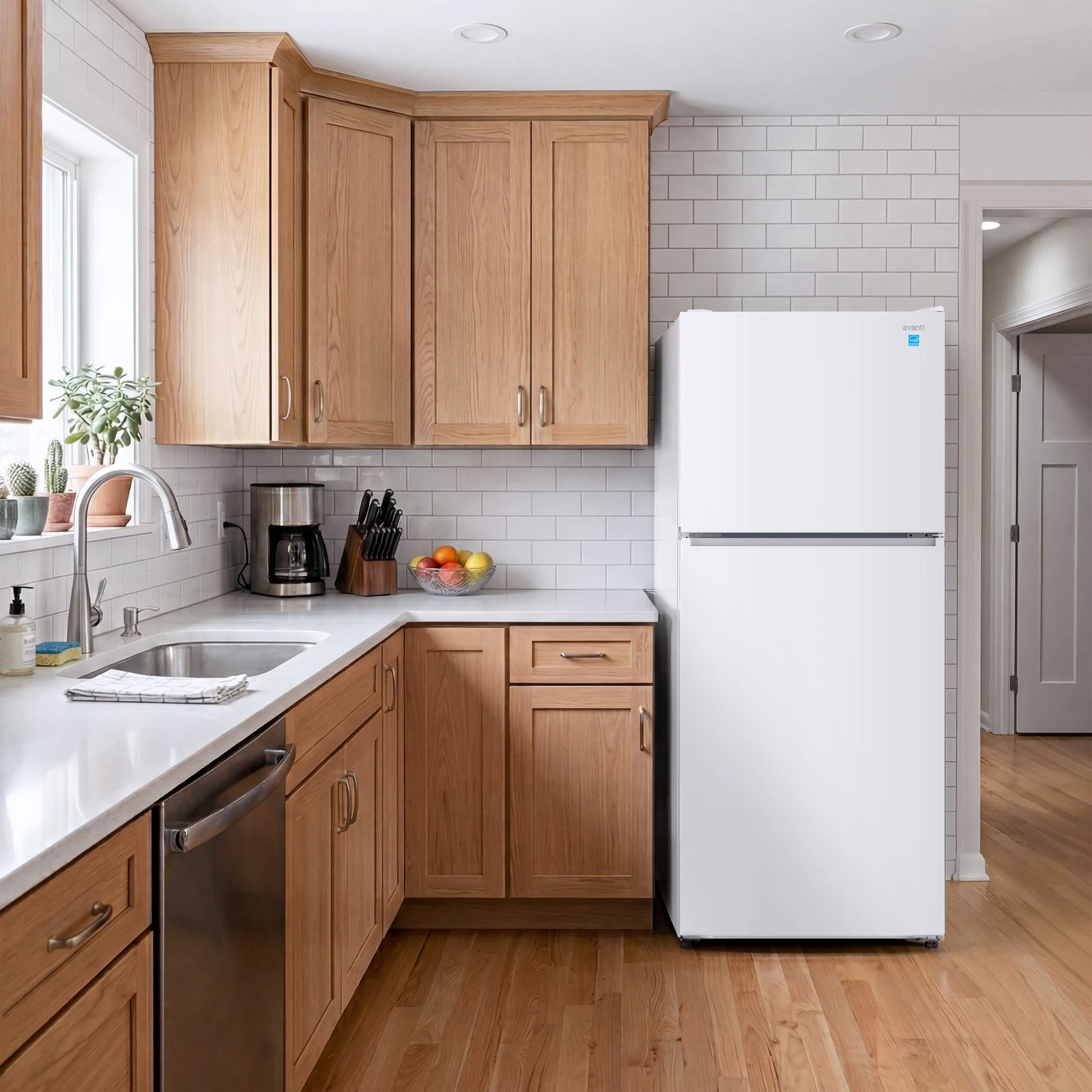 Avanti MaxxSpace Garage-Ready 21 cu. ft. Refrigerator AVFF21DLJM0W