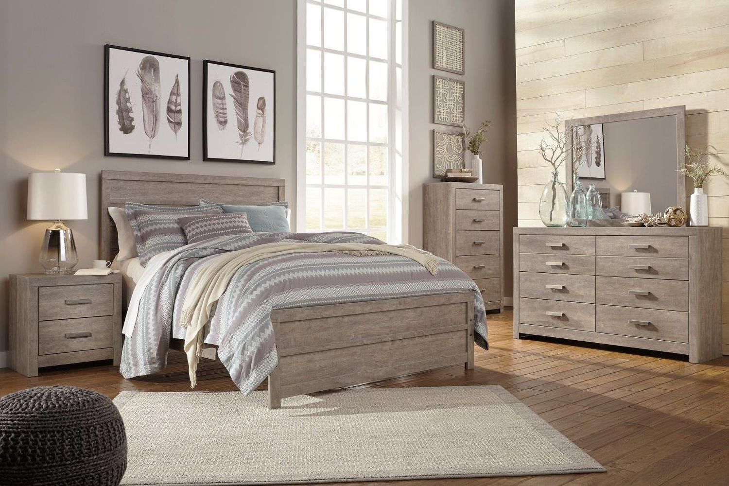 Culverbach Grey Queen Panel Bed B070B8