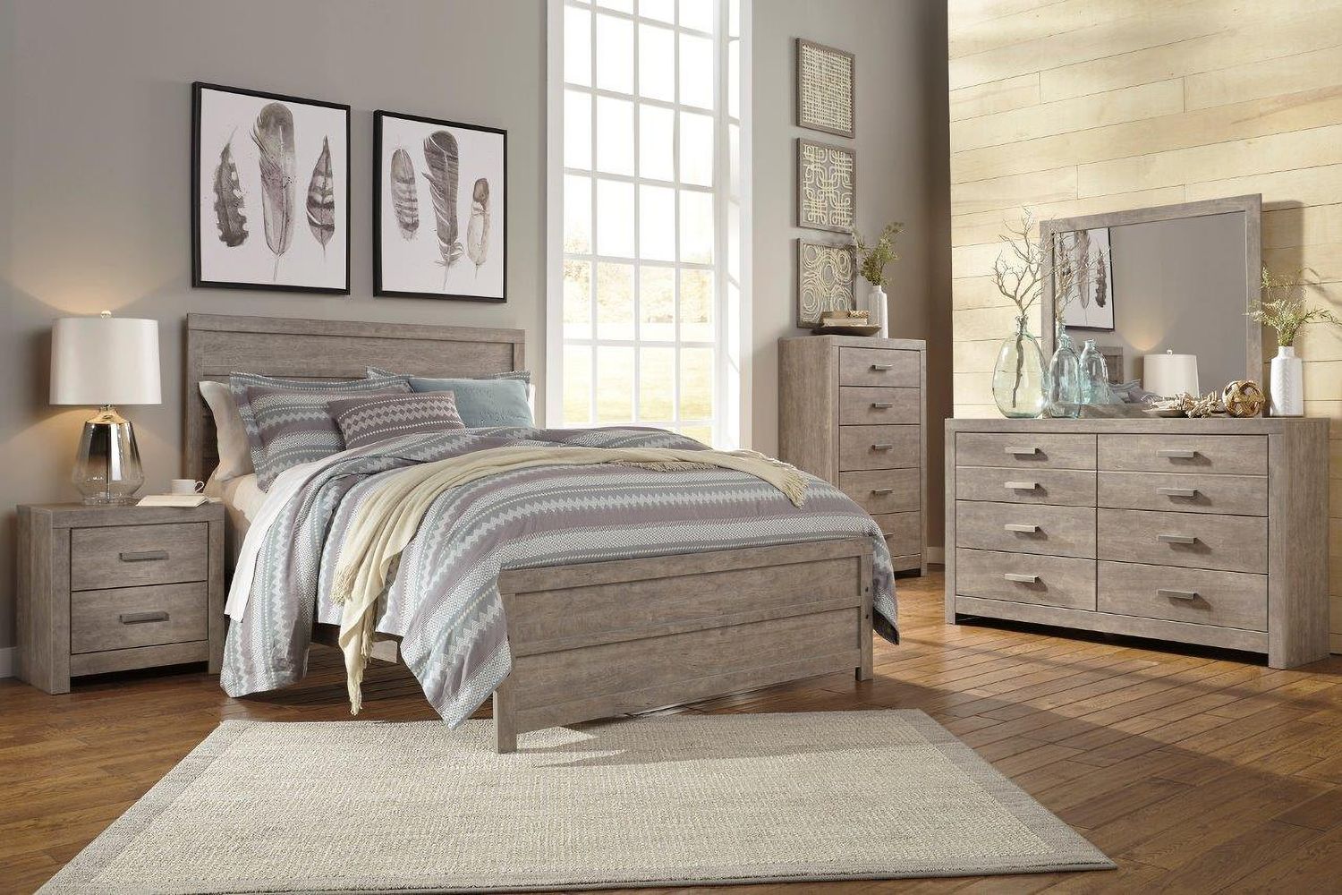 Culverbach Grey Queen Panel Bed B070B8