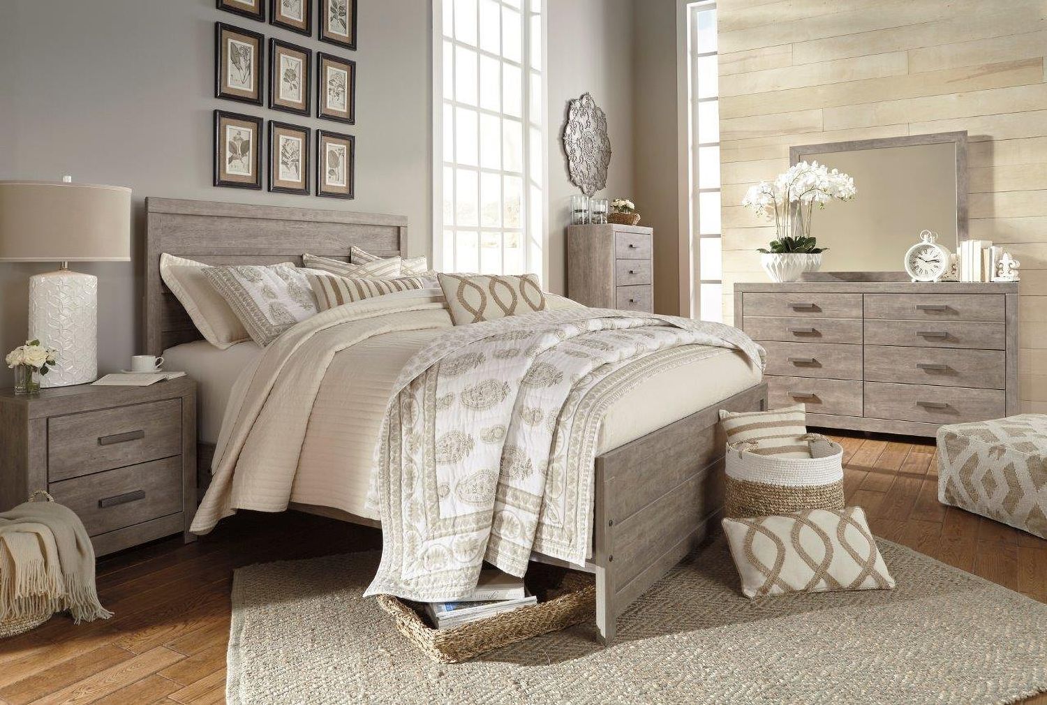 Culverbach Grey Queen Panel Bed B070B8