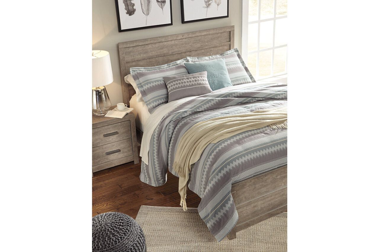 Culverbach Grey Queen Panel Bed B070B8