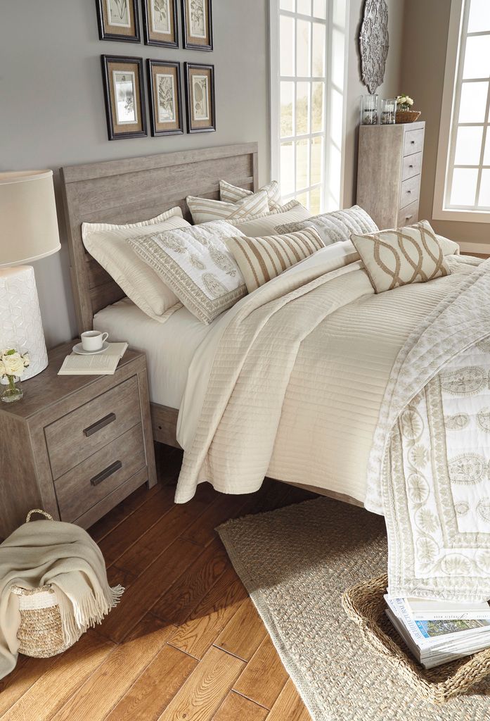 Culverbach Grey Queen Panel Bed B070B8