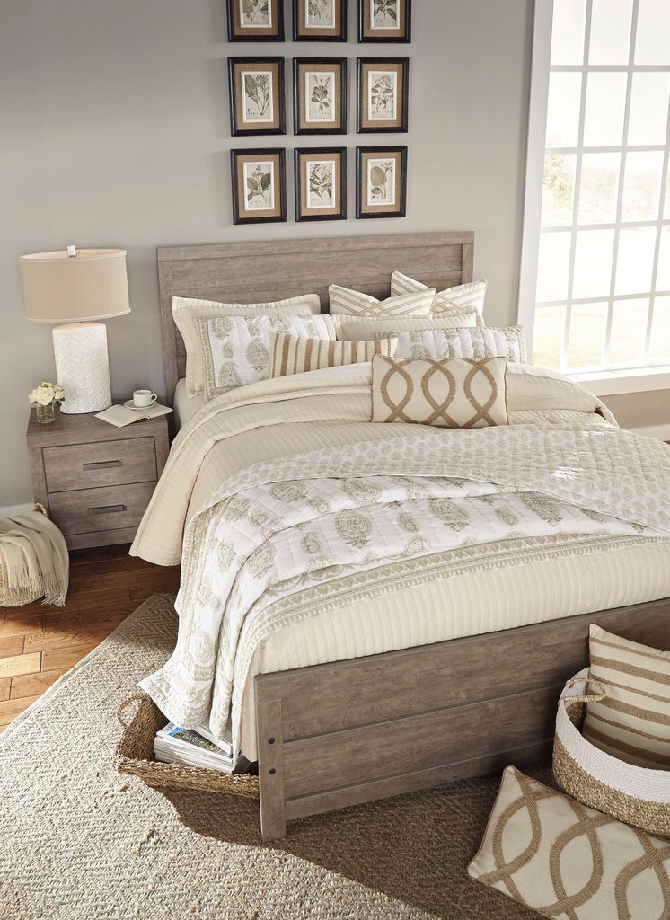 Culverbach Grey Queen Panel Bed B070B8