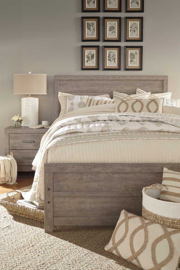 Culverbach Grey Queen Panel Bed B070B8