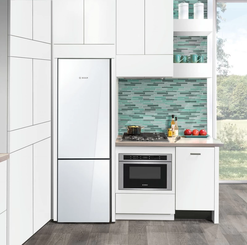 800 Series Free-standing fridge-freezer with freezer at bottom, glass door 23.5'' B10CB81NVW