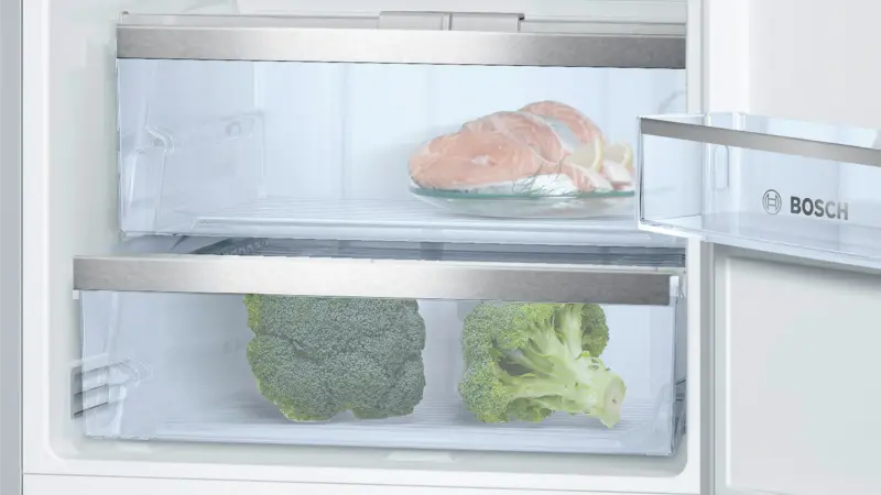 800 Series Freestanding Bottom Freezer Refrigerator 23.5'' Easy clean B11CB81SSS