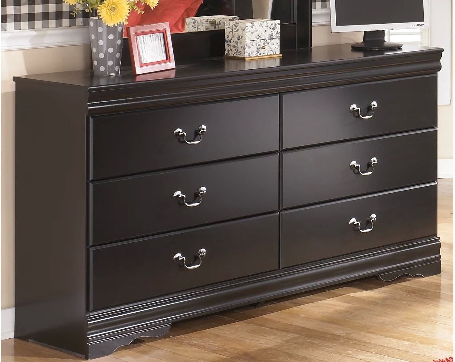 Huey Vineyard Dresser B12831